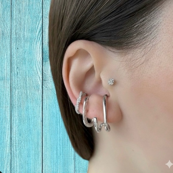 Claw Stud Earrings | Platinum Plated | Luxury Jewelry - Picture 4 of 13